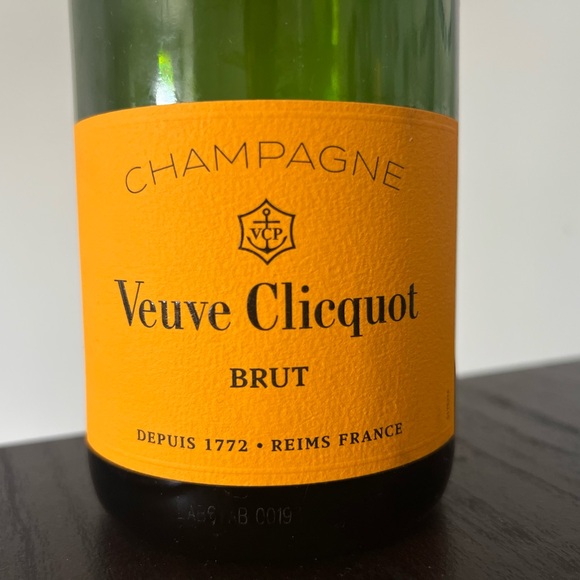 Veuve Clicquot Champagne “empty” BOTTLE & CORK - Picture 2 of 4